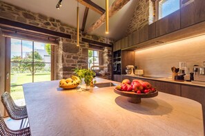 Refrigerador, microondas, horno y lavavajillas 