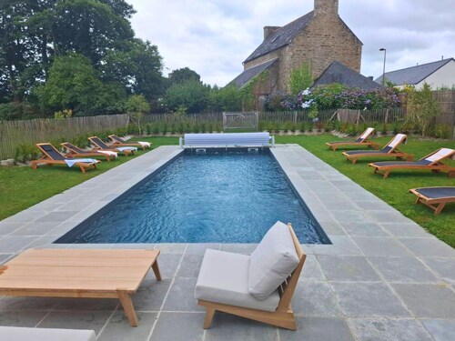 Exceptional manor with swimming pool in Brittany
