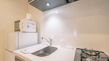 Studio, Balcony, City View | Private kitchen | Fridge, microwave, stovetop, cookware/dishes/utensils