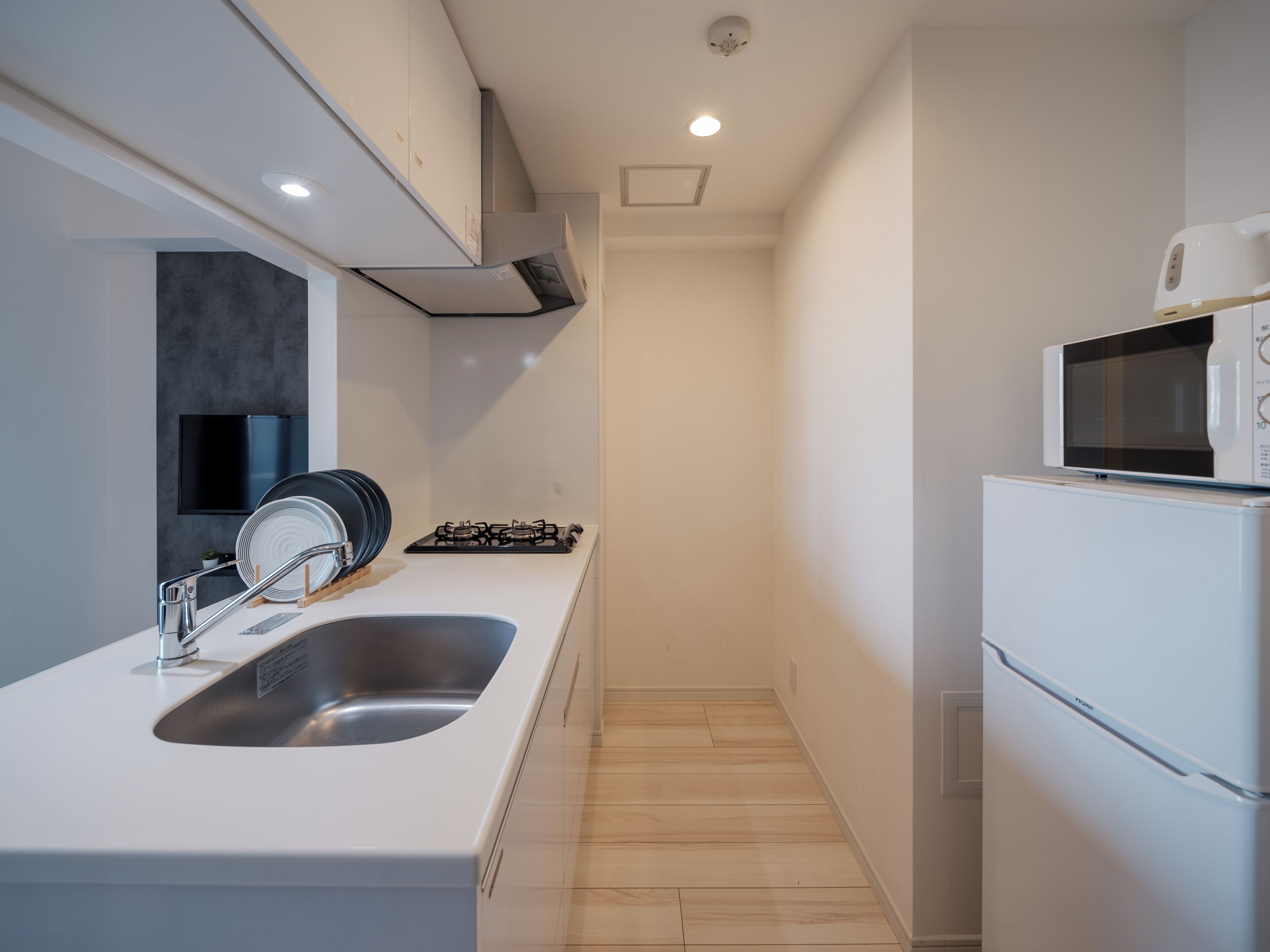 Superior Apartment, Balcony, City View | Private kitchenette | Fridge, microwave, stovetop, cookware/dishes/utensils
