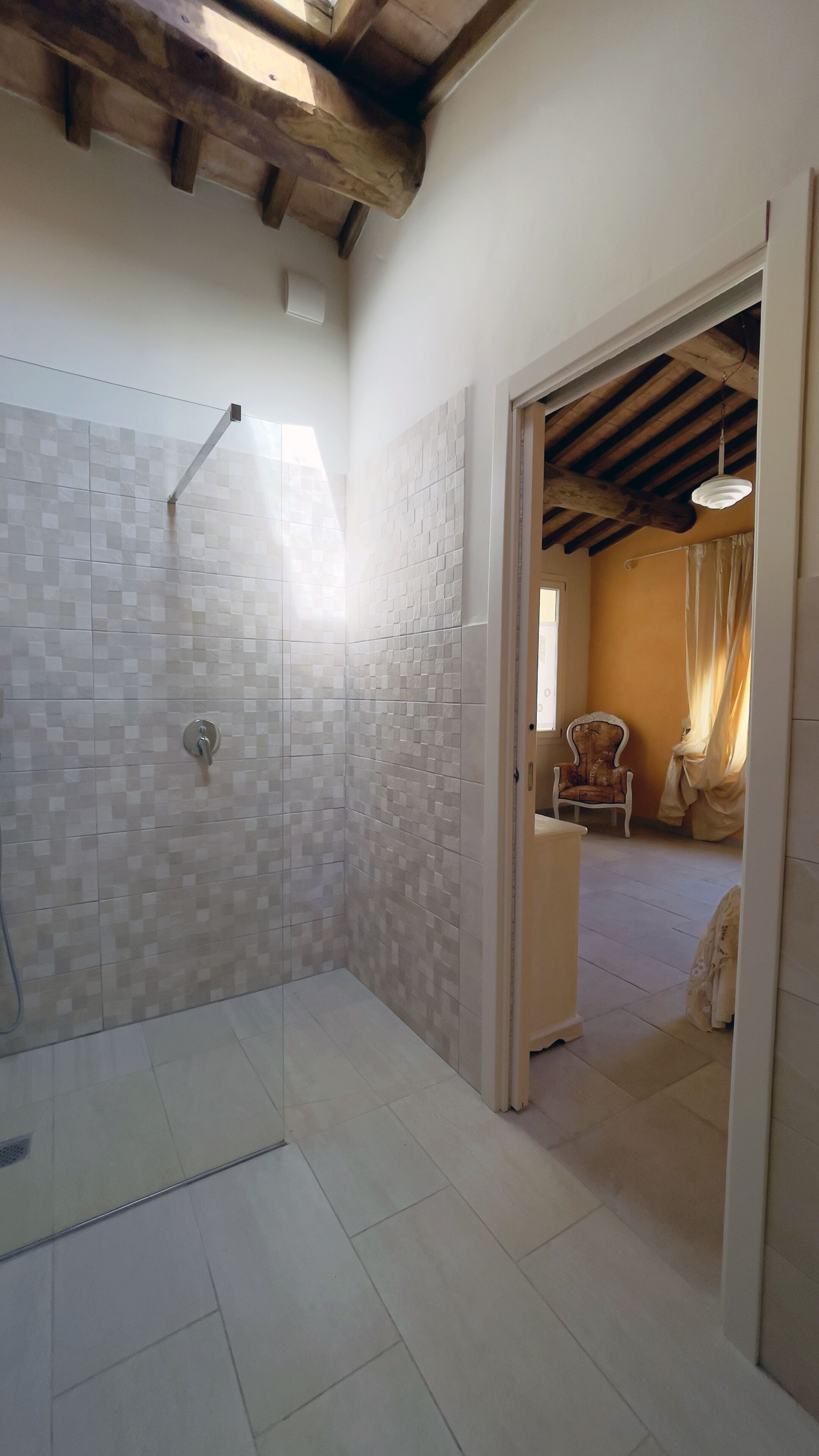 Dusche, Haartrockner, Bidet, Handtücher