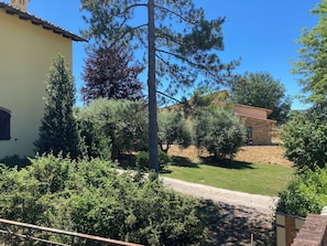 A building with a stone facade, surrounded by greenery and a clear sky. - Tuscan Villa Sport Relax (Colle di Val d'Elsa)