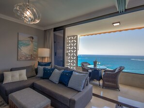 TV - Luxus, Eleganz und Sonnenuntergänge am Strand by Interhome (Patalavaca)