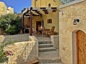 Outdoor dining - für 6 Personen und 2 Kinder by Interhome (Almyrida)