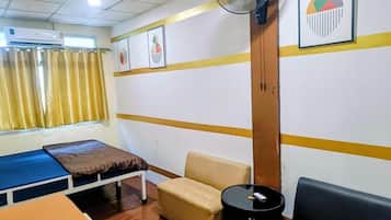 Standard Room, Non Smoking | Interior