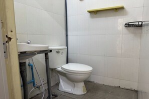 Double Room, Private Bathroom | Bathroom | Towels - The House Hostel (Bangkok)