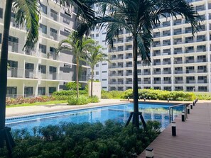 Pool - 1 Bedroom Unit near Manila Airport Clean and Comfy (Pasay City)