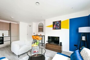 TV, offices - Sleeps 6 | Hendon | Parking + Fast WiFi (London)