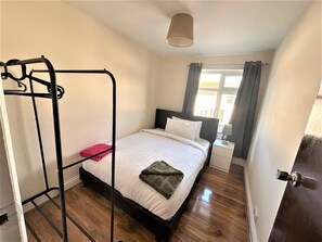 5 dormitorios, tabla de planchar con plancha, Internet y ropa de cama