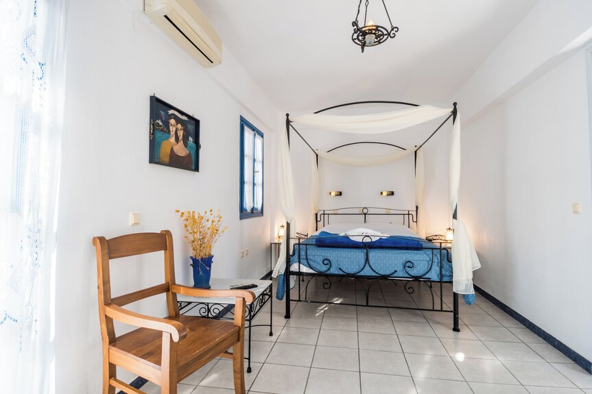 Family Suite Steps From Perissa Black Sand Beach - Santorini