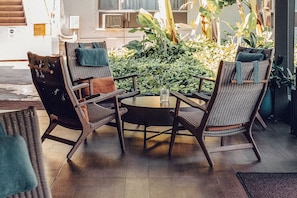 Terrace/patio - Your Relaxing Getaway Awaits! Unit with Island View, Pets Are Welcome! (Kahului)