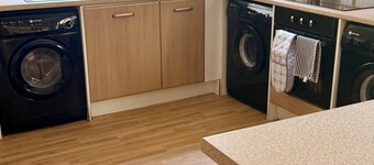 full house ROOMY BNB