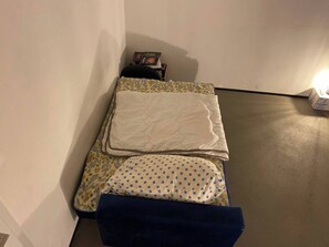 Luokittelematon kuva, 5 kautta 9, painike