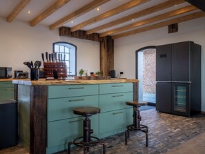 Fridge, microwave, oven, stovetop - "Barn 1746", luxury apartment for 8 people. Fur noses welcome! (Tating)