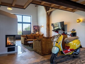 Interior - "Barn 1746", luxury apartment for 8 people. Fur noses welcome! (Tating)