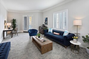 Living area - Enjoy a Hassle-Free Stay! Four Relaxing Units, Pets are Allowed, Free Parking! (Winters)