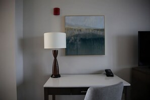 Interior - Your Relaxing Getaway Awaits! Pets Are Welcome, Free Parking! (Winters)