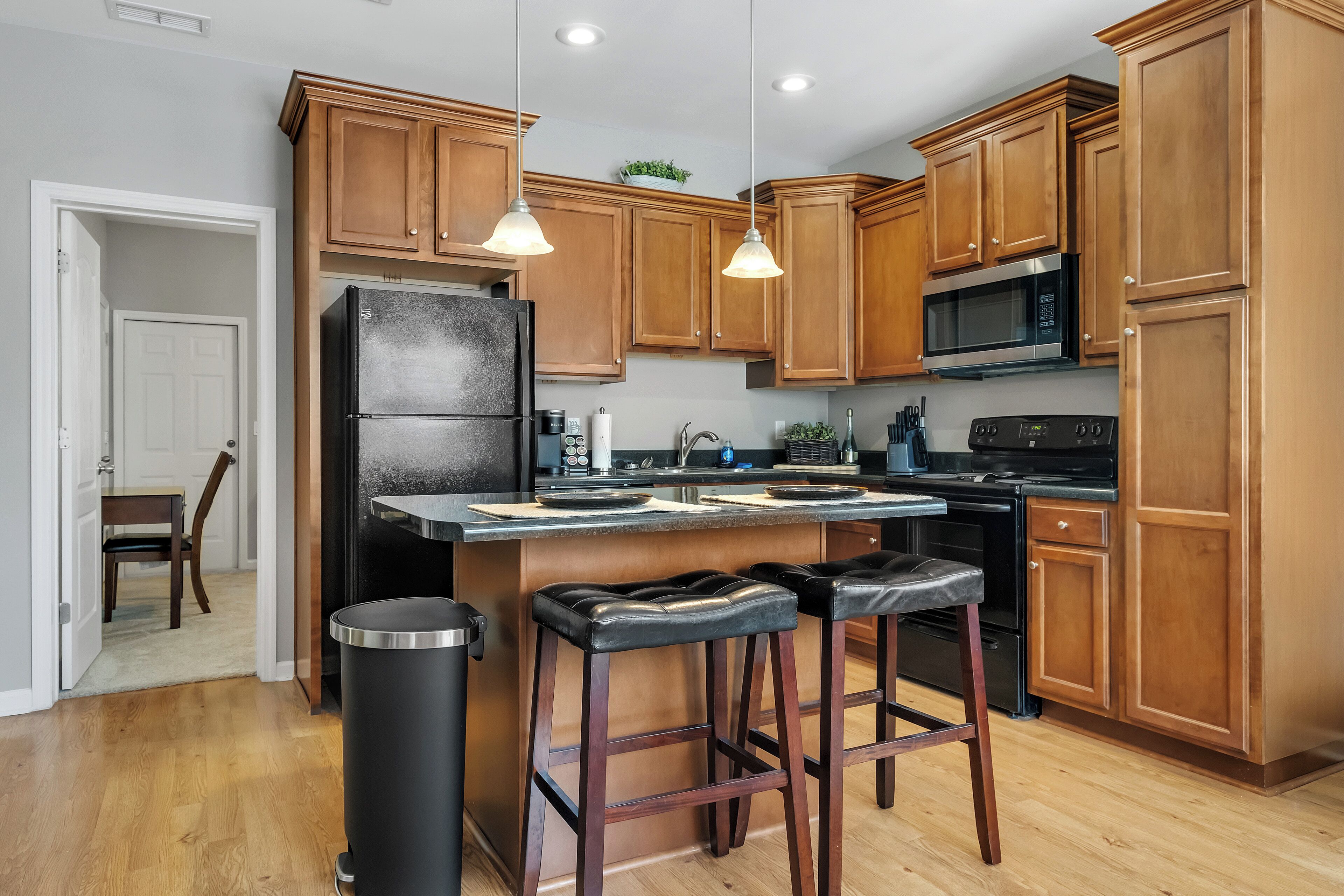 Fridge, microwave, stovetop, dishwasher