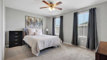 3 bedrooms, desk, iron/ironing board, Internet