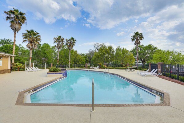 Pool - FSU Home Base! Poolside Retreat 3 Mi to Campus (Tallahassee)