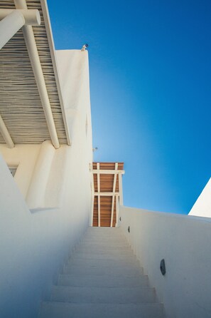 Property grounds - Villa 'Bridal Suite Lefkippi' with Private Terrace, Wi-Fi and Air Conditioning (Koufonisi)