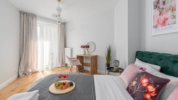 Apartamento Confort, balcón, vistas al patio | Sistema de insonorización y tabla de planchar con plancha