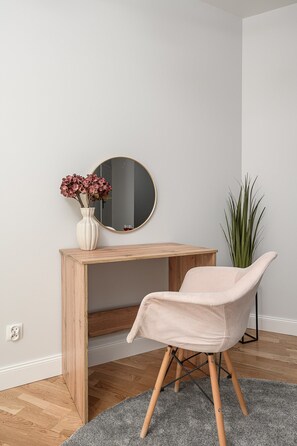 Comfort Apartment, Balcony, Courtyard View | Soundproofing, iron/ironing board, cribs/infant beds, free WiFi - Lumina stylish apart Park Skaryszewski (Warsaw)