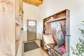 Interior - Panoramic Mtn Views! Serene Gem in Ranchos De Taos (Ranchos De Taos)