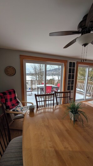 Dining - Nature cottage on the shores of Lake Lyster - Kayak & Spa (Coaticook)