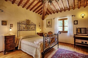 Iron/ironing board, free WiFi, bed sheets - Maison Margot - casa di campagna pet-friendly nel cuore della toscana (Arezzo)