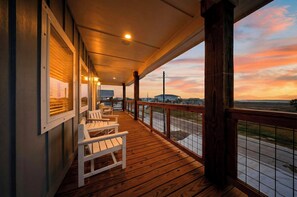 Terrace/patio - Sleeps 20, 2 Homes | 2 Pools + Putting Greens + Golf Cart Zone | Port Aransas (Port Aransas)