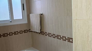 Hårtørrer, håndklæder, Sæbe, Toiletpapir