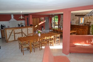 Dining - Farmhouse with restored house and barn for 21 people (Espeyroux)