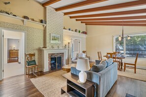 Interior - Carmelo del Sol - Carmel Home - Three blocks from the beach! (Carmel)
