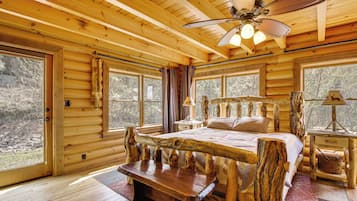 4 bedrooms, desk, iron/ironing board, travel crib
