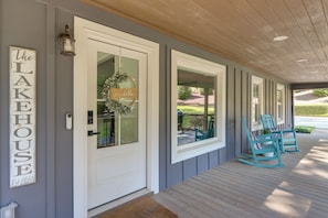 Exterior detail - Boat Dock + Yard: Lake Lanier Gem in Gainesville (Gainesville)
