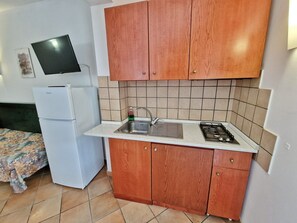 Kühlschrank, Kochgeschirr/Geschirr/Besteck