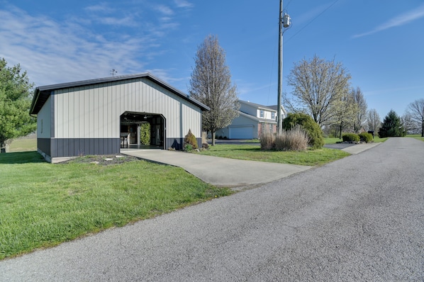 Exterior - Northern Kentucky Gem w/ Yard & In-Ground Pool! (California)