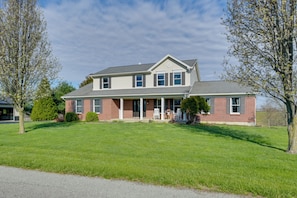 Exterior - Northern Kentucky Gem w/ Yard & In-Ground Pool! (California)