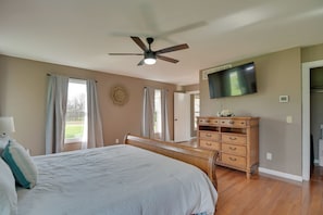 Room - Northern Kentucky Gem w/ Yard & In-Ground Pool! (California)