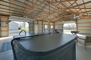 Outdoor dining - Northern Kentucky Gem w/ Yard & In-Ground Pool! (California)