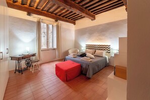 Iron/ironing board, travel cot, free WiFi - Le Loggine del Pignatello Apartment, Siena City (Siena)