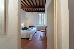 Iron/ironing board, travel cot, free WiFi - Le Loggine del Pignatello Apartment, Siena City (Siena)