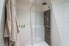Shower, hair dryer, bidet - Le Loggine del Pignatello Apartment, Siena City (Siena)