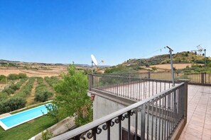 Property grounds - Villa in Monterosso Almo with 3 bedrooms sleeps 8 (Monterosso Almo)