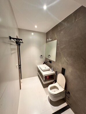 Imej tidak diklasifikasikan, 4 daripada 6, butang