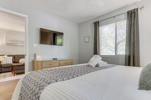 Room - 'Folly Tides' HHI Condo w/ Beach, Pools & Tennis! (Hilton Head Island)