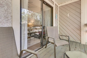 Terrace/patio - 'Folly Tides' HHI Condo w/ Beach, Pools & Tennis! (Hilton Head Island)