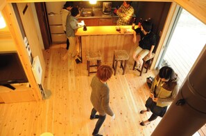 Private kitchen - Log house Kinokanoie in Nishihara Aso  Easy ac / Asogun Kumamoto (Asogun)
