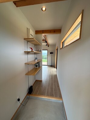 Interior - A quiet environment with a wooden deck with a grea / Ishigaki City Okinawa (Ishigaki City)